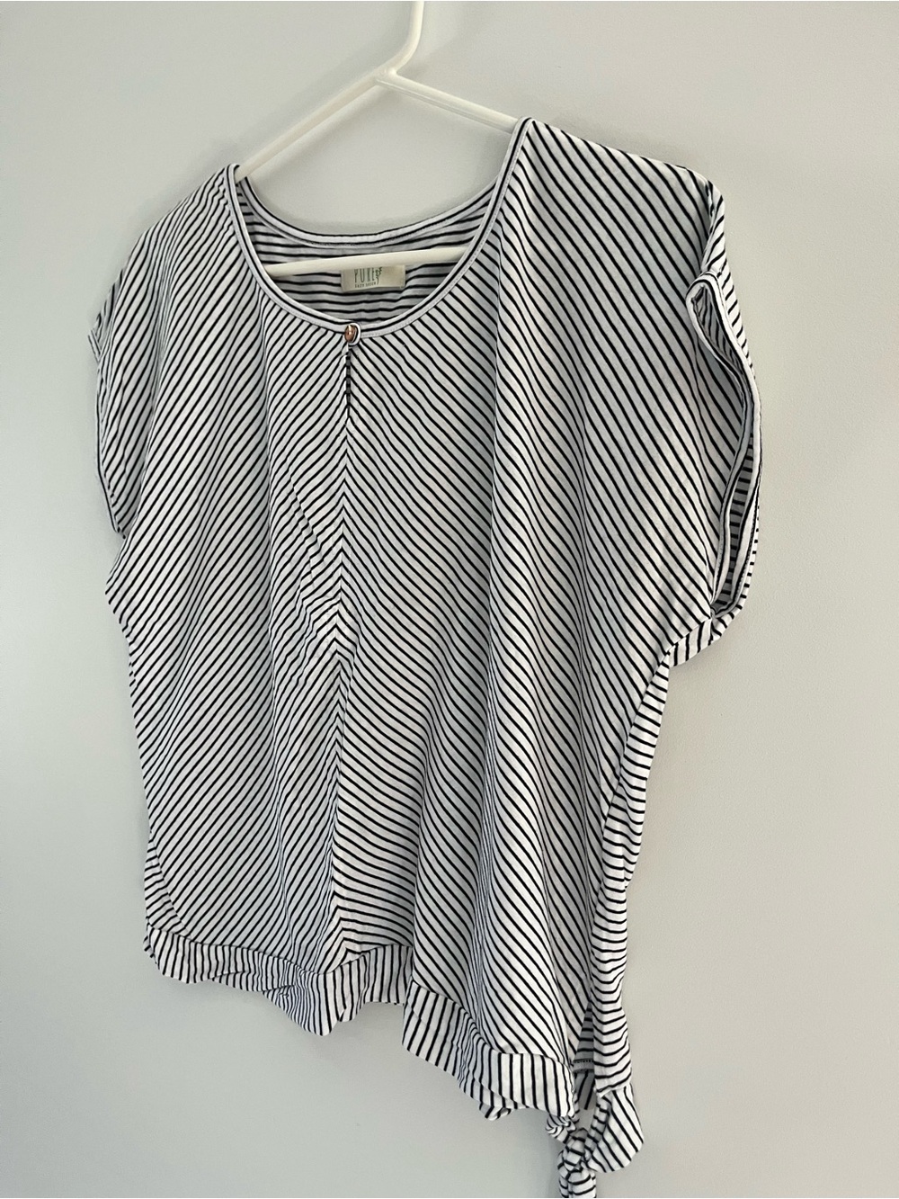 Suzy Shier Black & White Striped Short Sleeve Tie-Hem Blouse